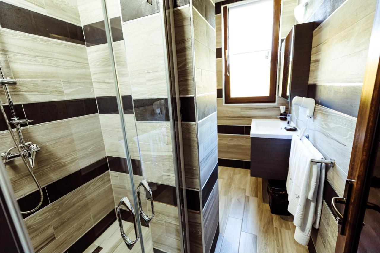L'Invidia Hotel Novaci-Straini Ngoại thất bức ảnh