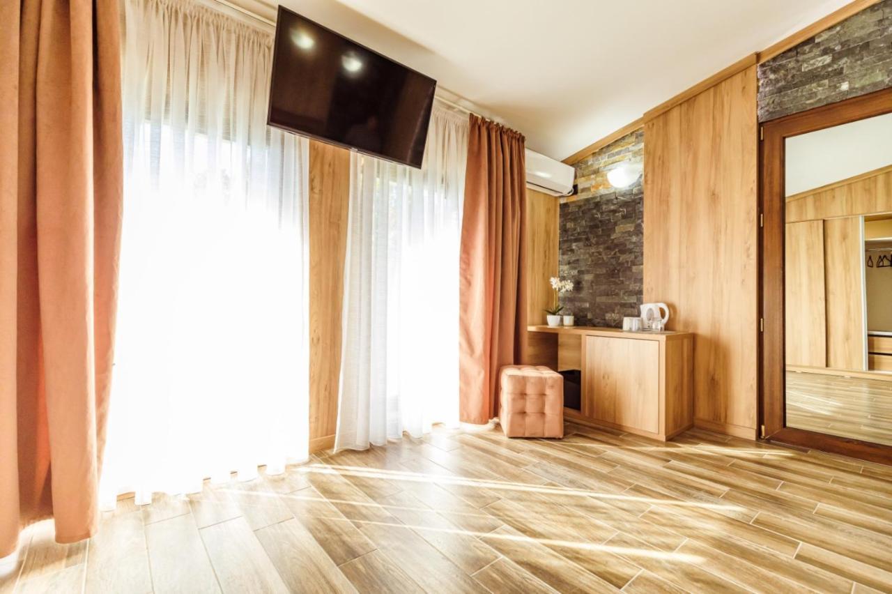 L'Invidia Hotel Novaci-Straini Ngoại thất bức ảnh