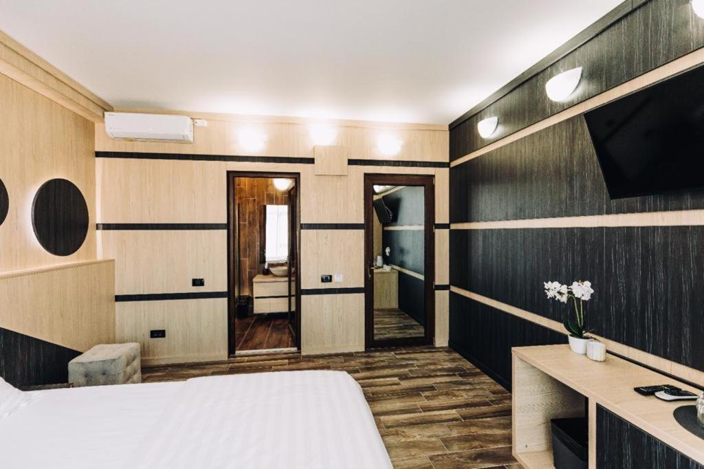 L'Invidia Hotel Novaci-Straini Ngoại thất bức ảnh