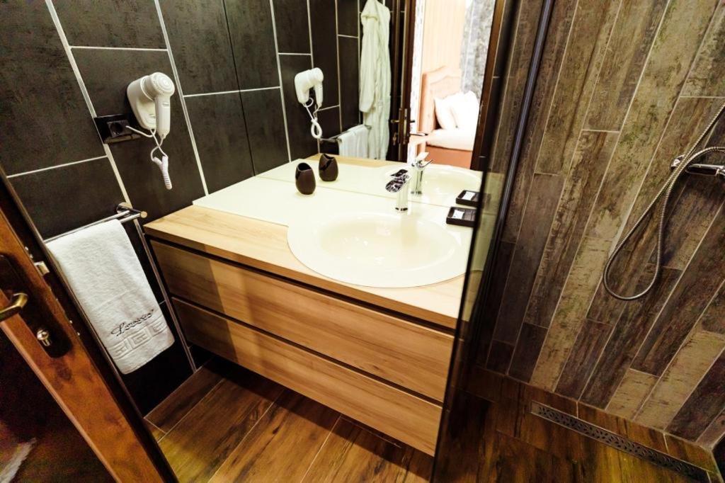 L'Invidia Hotel Novaci-Straini Ngoại thất bức ảnh