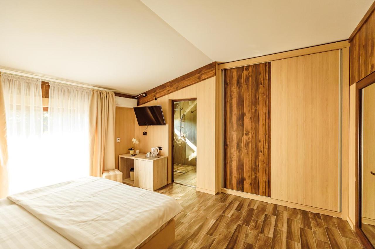 L'Invidia Hotel Novaci-Straini Ngoại thất bức ảnh