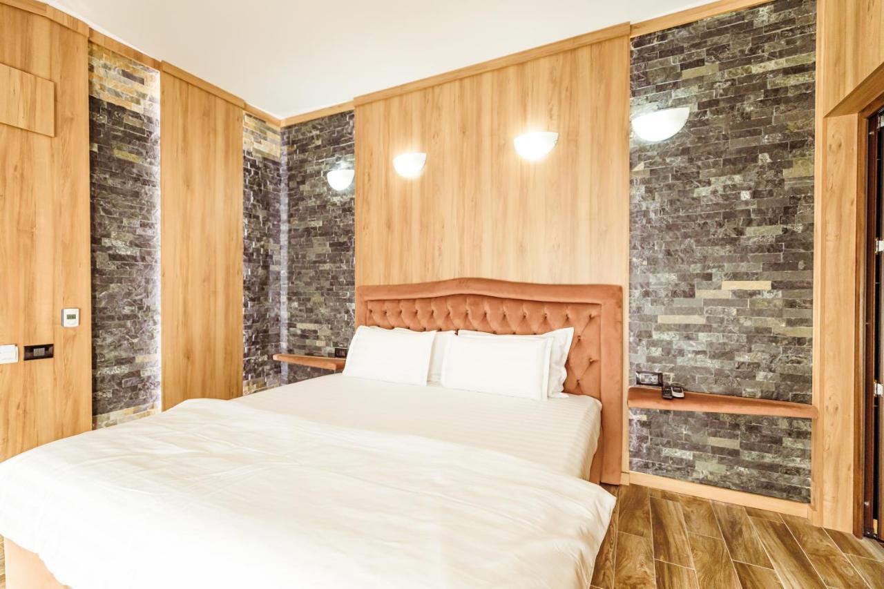 L'Invidia Hotel Novaci-Straini Ngoại thất bức ảnh