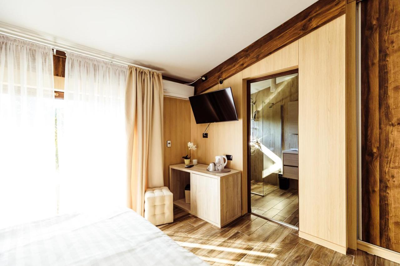 L'Invidia Hotel Novaci-Straini Ngoại thất bức ảnh