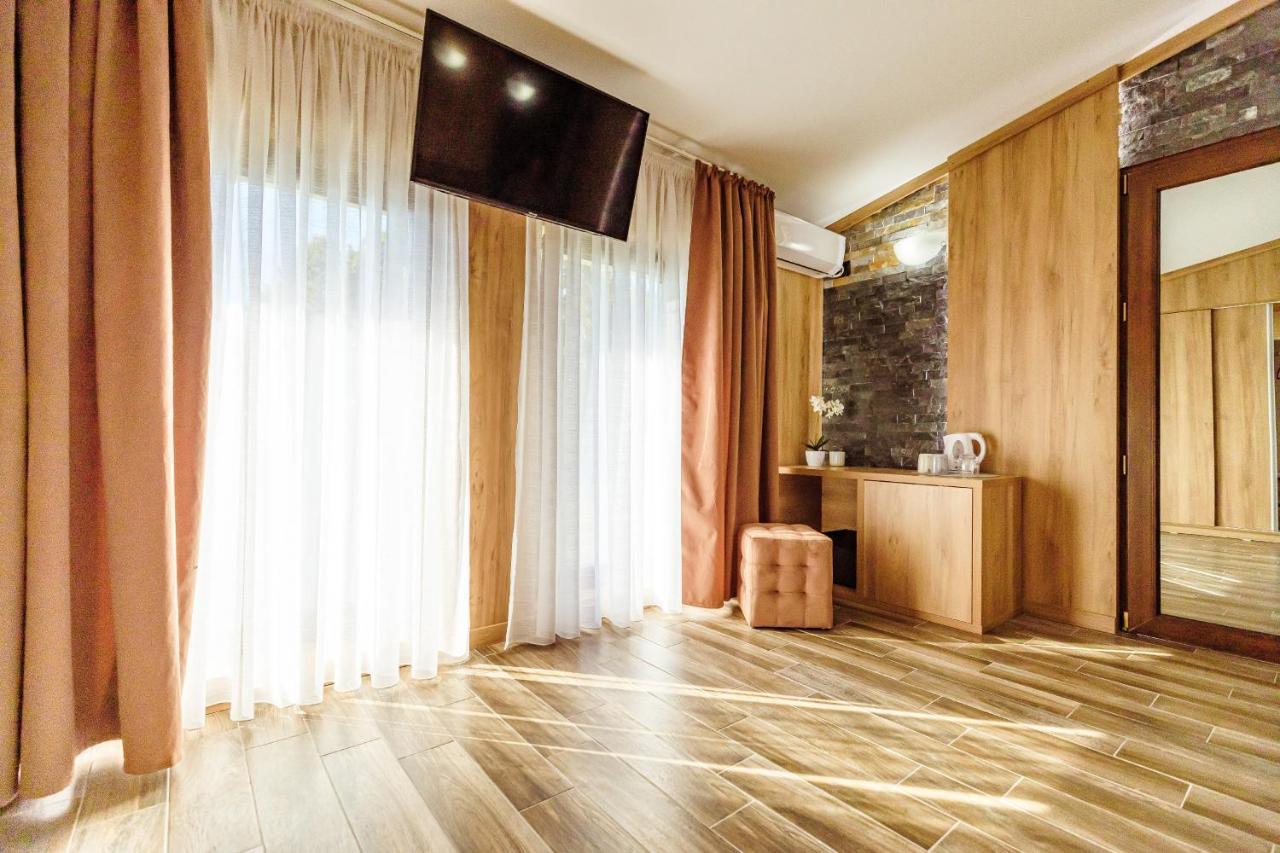 L'Invidia Hotel Novaci-Straini Ngoại thất bức ảnh